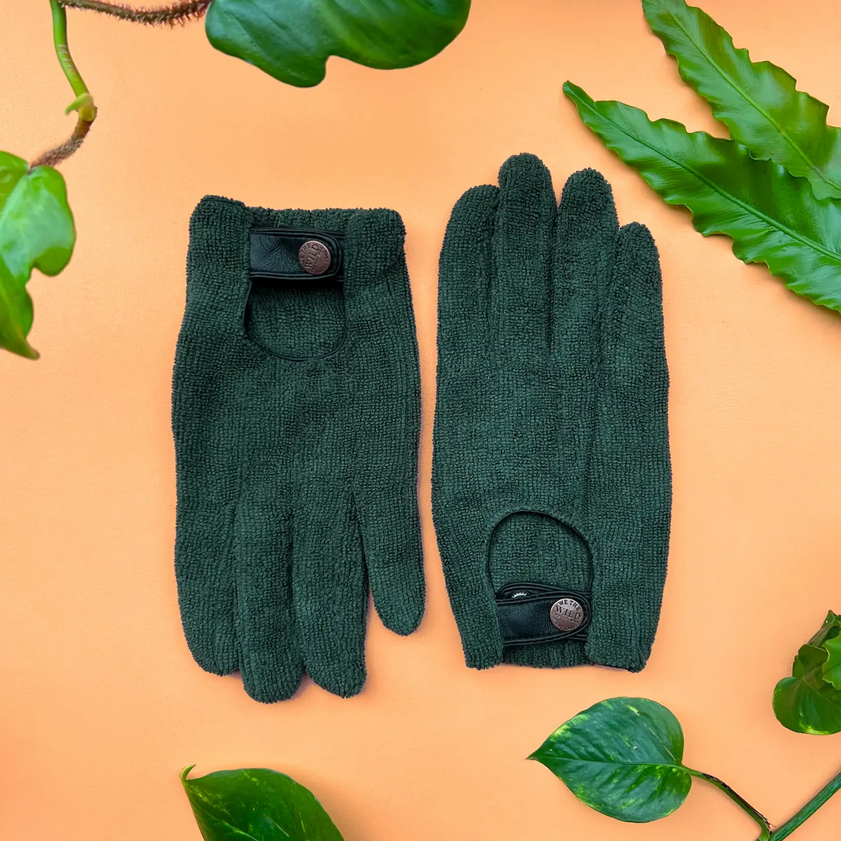 We The Wild Leaf Cleaning Gloves