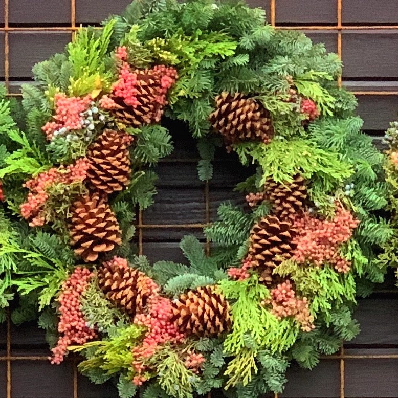 Specialty Wreaths 14in Multicone Pepperberry