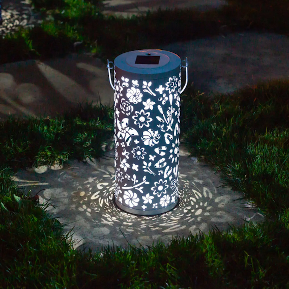 Solar Lantern Bloom - White 5x12in